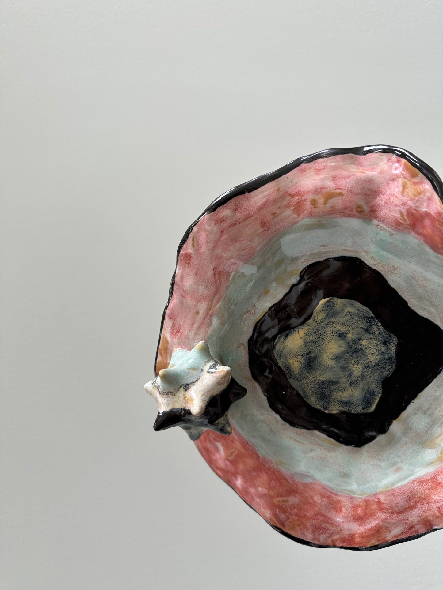 Pink oyster plate